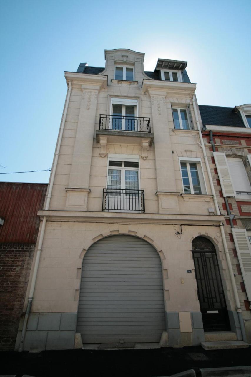 Comme A La Maison - Basilique 생캉탱 외부 사진